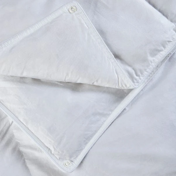 Fogarty White Goose Feather And Down 4.5 Tog Summer Duvet 5 Fogarty White Goose Feather And Down 4.5 Tog Summer Duvet - Image 3