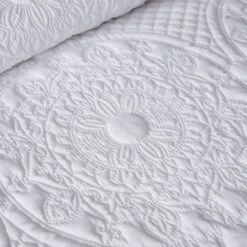 Mandalay White Bedspread -Home Furnishing Store 1000167161 alt01