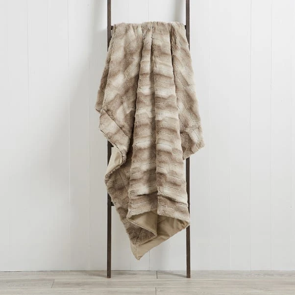 Plush Faux Fur 130cm X 180cm Throw 11 Plush Faux Fur 130cm X 180cm Throw - Image 9