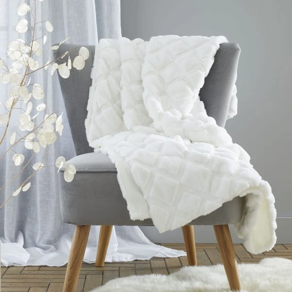 Catherine Lansfield Cosy Diamond 130cm X 170cm Throw 20 Catherine Lansfield Cosy Diamond 130cm X 170cm Throw - Image 18