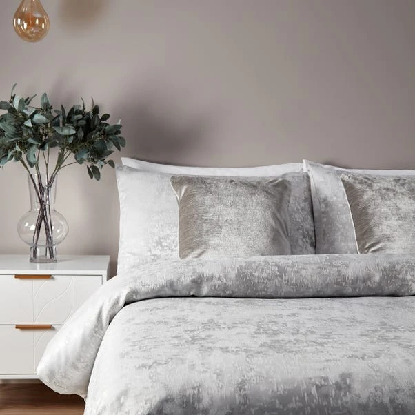 Paoletti Symphony Silver Duvet Cover & Pillowcase Set 4 Paoletti Symphony Silver Duvet Cover & Pillowcase Set - Image 2