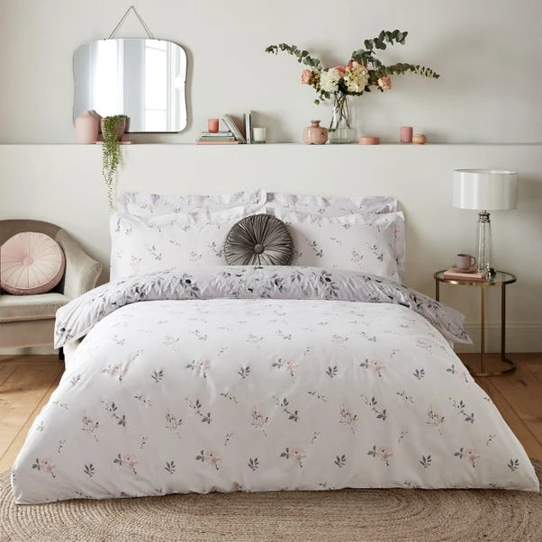 Holly Willoughby Emine Lilac Reversible Duvet Cover And Pillowcase Set 4 Holly Willoughby Emine Lilac Reversible Duvet Cover And Pillowcase Set - Image 2