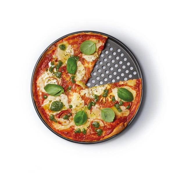 MasterClass Non Stick Pizza Crisper Round 32cm 5 MasterClass Non Stick Pizza Crisper Round 32cm - Image 3