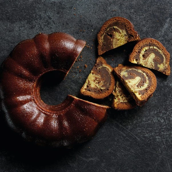 MasterClass Non Stick Fluted Cake Pan Round 27cm 4 MasterClass Non Stick Fluted Cake Pan Round 27cm - Image 2