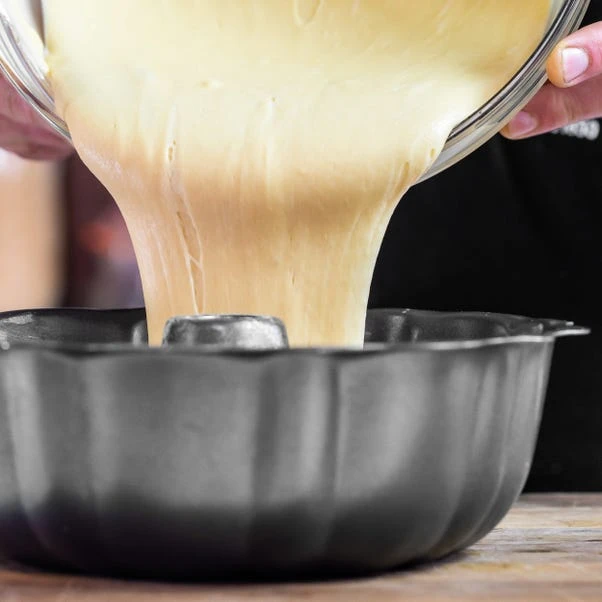 MasterClass Non Stick Fluted Cake Pan Round 27cm 7 MasterClass Non Stick Fluted Cake Pan Round 27cm - Image 5