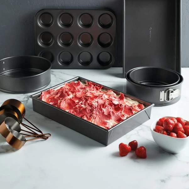 MasterClass Non Stick Deep Cake Pan 6 MasterClass Non Stick Deep Cake Pan - Image 4