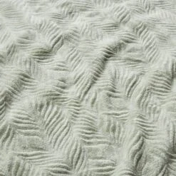 Leila Leaf Fleece Throw 130x170cm 38 Leila Leaf Fleece Throw 130x170cm -Home Furnishing Store 30898335 alt01