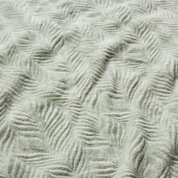 Leila Leaf Fleece Throw 130x170cm 19 Leila Leaf Fleece Throw 130x170cm - Image 17