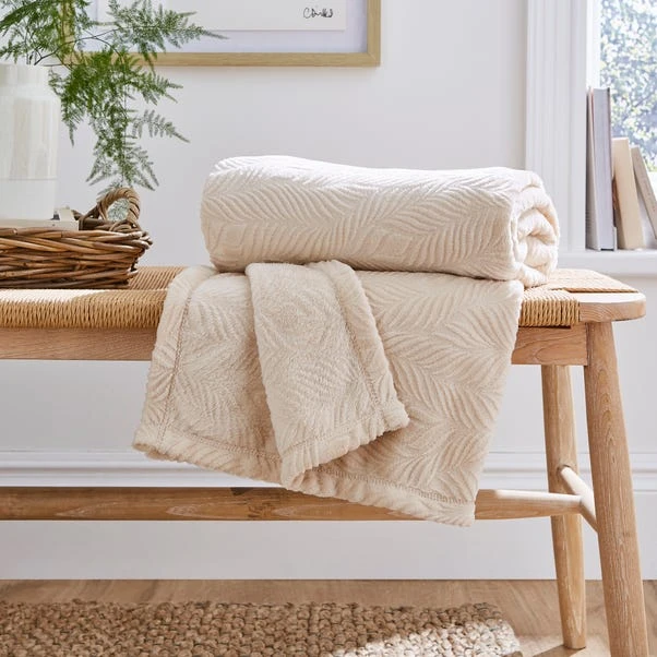 Leila Leaf Fleece Throw 130x170cm 8 Leila Leaf Fleece Throw 130x170cm - Image 6