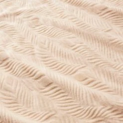 Leila Leaf Fleece Throw 130x170cm 28 Leila Leaf Fleece Throw 130x170cm -Home Furnishing Store 30898341 alt01