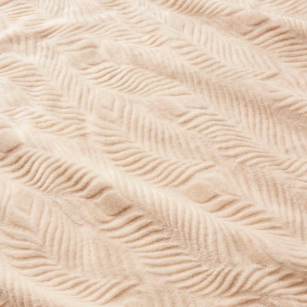 Leila Leaf Fleece Throw 130x170cm 9 Leila Leaf Fleece Throw 130x170cm - Image 7