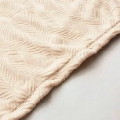 Leila Leaf Fleece Throw 130x170cm 31 Leila Leaf Fleece Throw 130x170cm -Home Furnishing Store 30898341 alt04