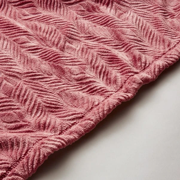 Leila Leaf Fleece Throw 130x170cm 7 Leila Leaf Fleece Throw 130x170cm - Image 5