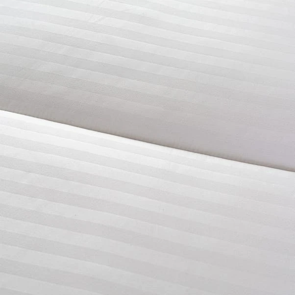 Snuggledown Luxurious Hotel 10.5 Tog Duvet 17 Snuggledown Luxurious Hotel 10.5 Tog Duvet - Image 15