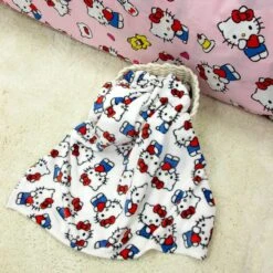 Hello Kitty Heartheld Fleece Blanket 10 Hello Kitty Heartheld Fleece Blanket -Home Furnishing Store 30931046 alt02