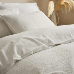 Seersucker Woven Cotton Duvet Cover & Pillowcase Set 35 Seersucker Woven Cotton Duvet Cover & Pillowcase Set -Home Furnishing Store 30934691 alt01