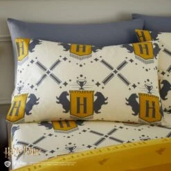 Harry Potter Hufflepuff Reversible Duvet Cover And Pillowcase Set 19 Harry Potter Hufflepuff Reversible Duvet Cover And Pillowcase Set -Home Furnishing Store 30945392 alt03