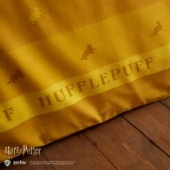 Harry Potter Hufflepuff Reversible Duvet Cover And Pillowcase Set 21 Harry Potter Hufflepuff Reversible Duvet Cover And Pillowcase Set -Home Furnishing Store 30945392 alt06