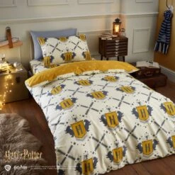 Harry Potter Hufflepuff Reversible Duvet Cover And Pillowcase Set 13 Harry Potter Hufflepuff Reversible Duvet Cover And Pillowcase Set -Home Furnishing Store 30959617 alt02